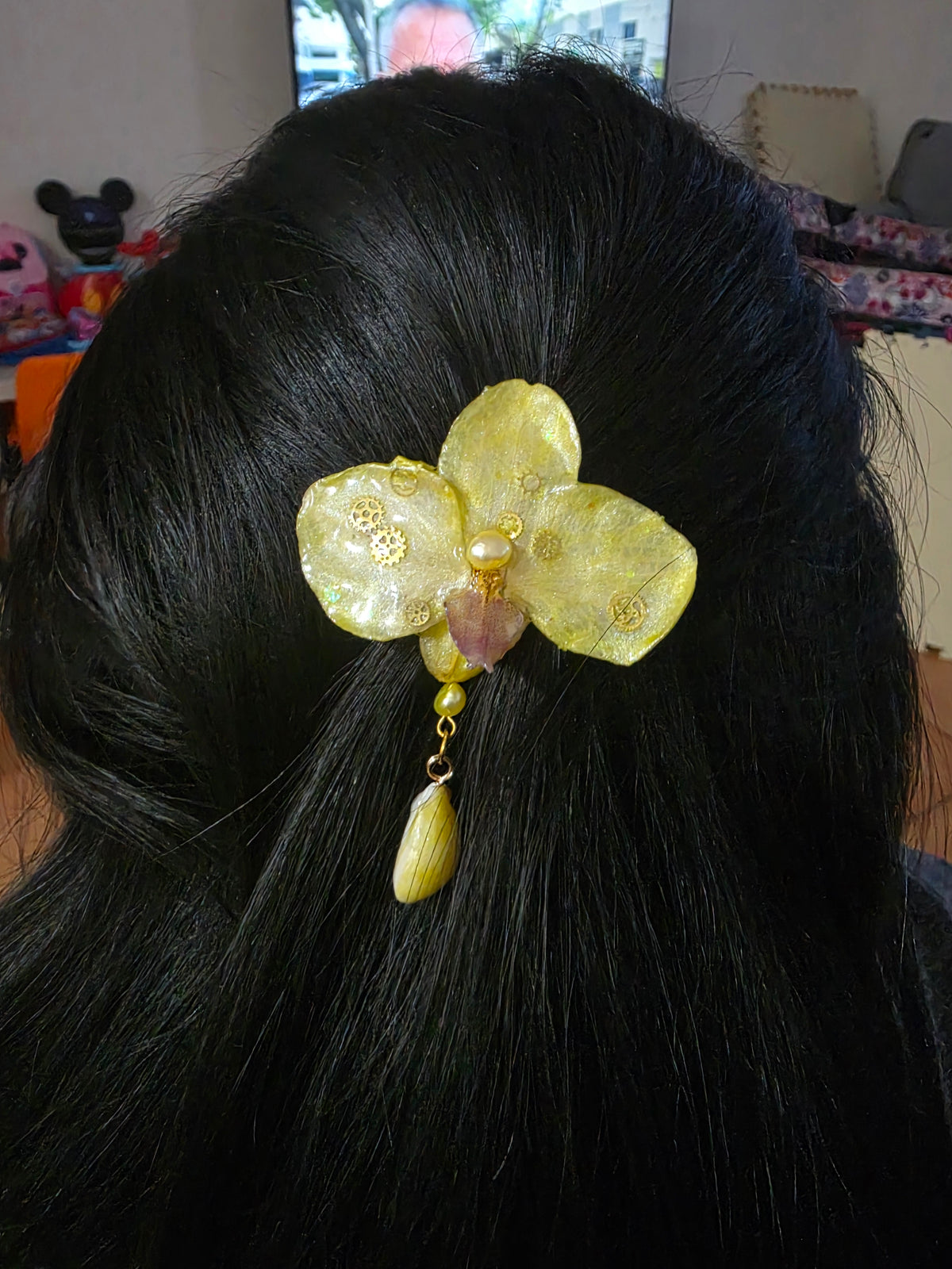Hebilla Orquidea Dorada con Caracol