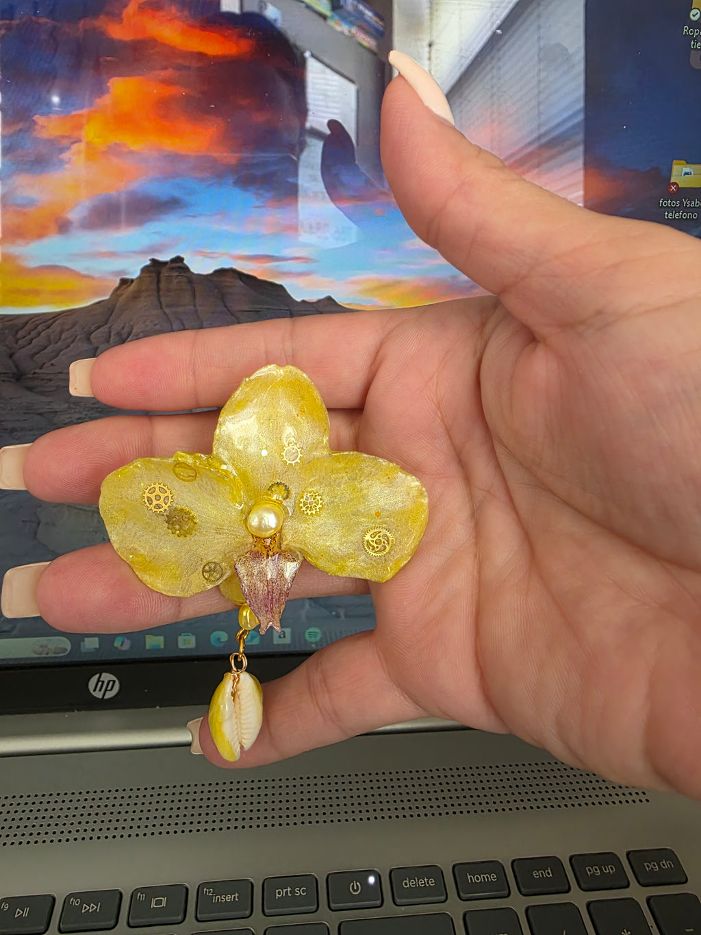 Hebilla Orquidea Dorada con Caracol